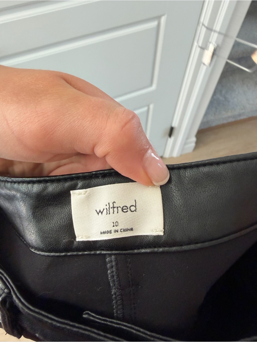 Wilfred Black Faux Leather Pants - Picture 4 of 7